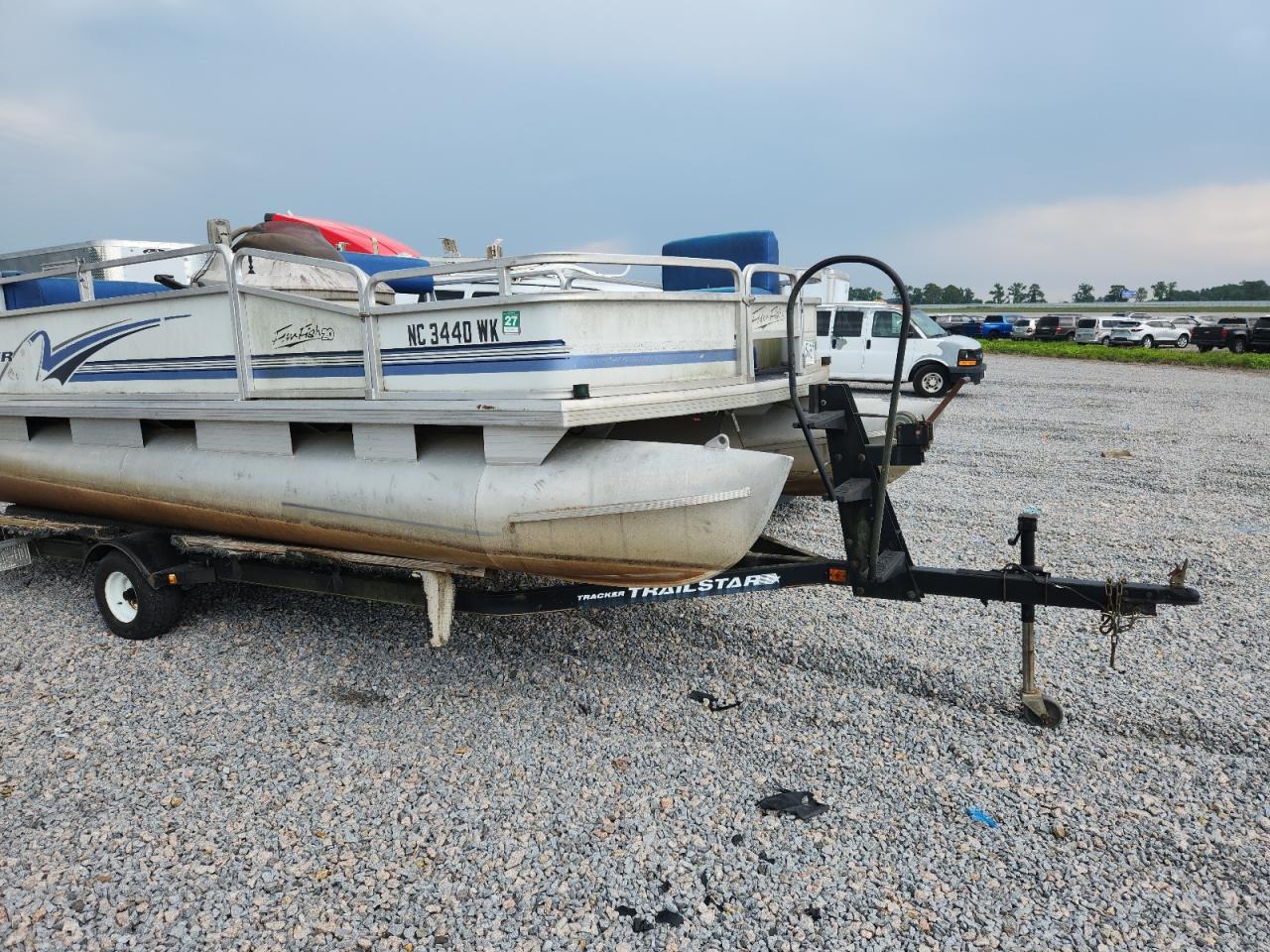2000 SUN TRACKER super hawa