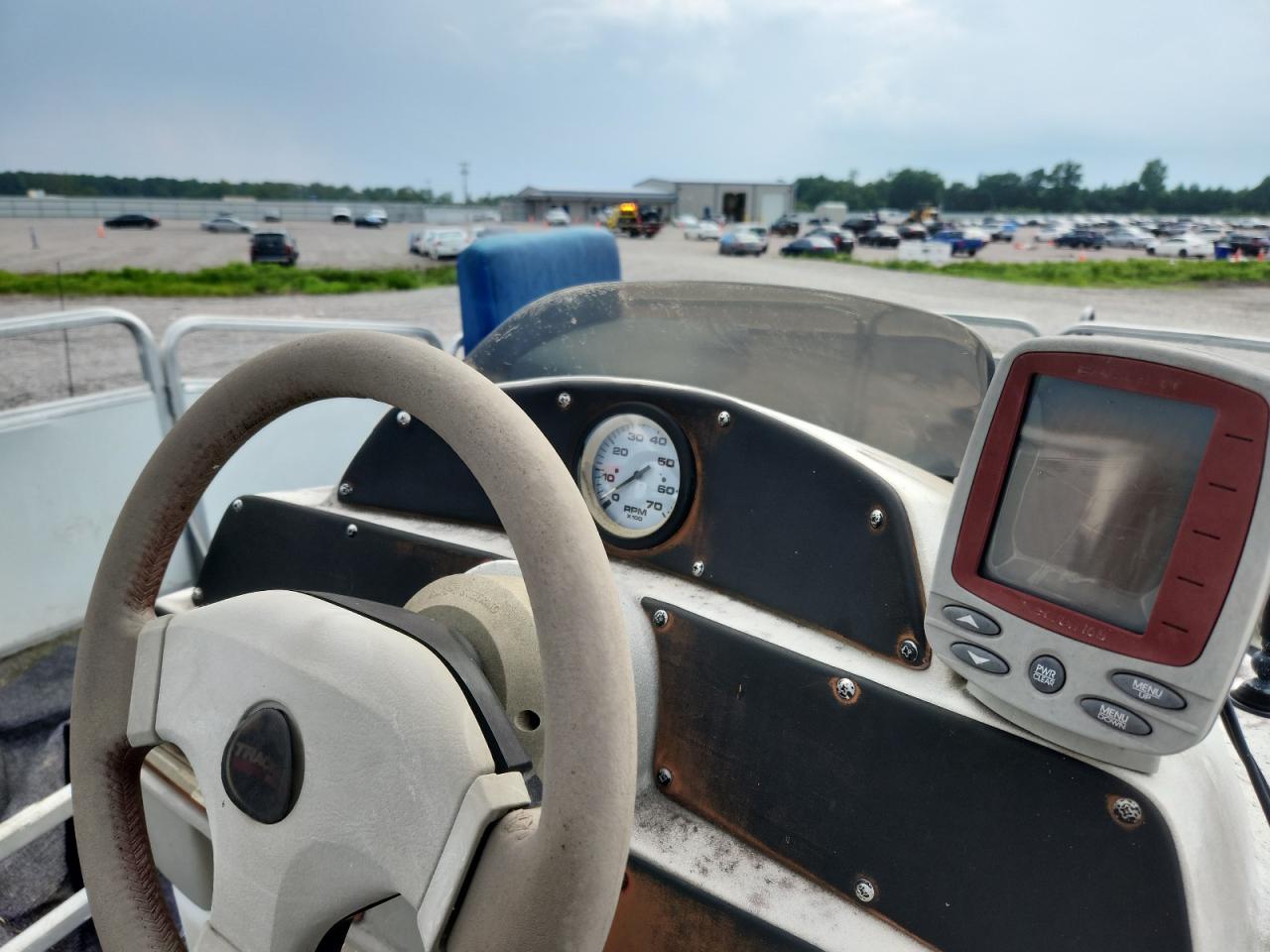 2000 SUN TRACKER super hawa
