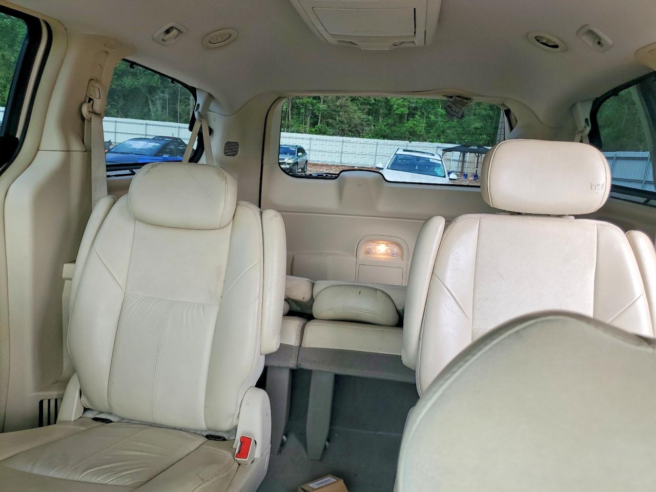 2010 CHRYSLER MINIVAN