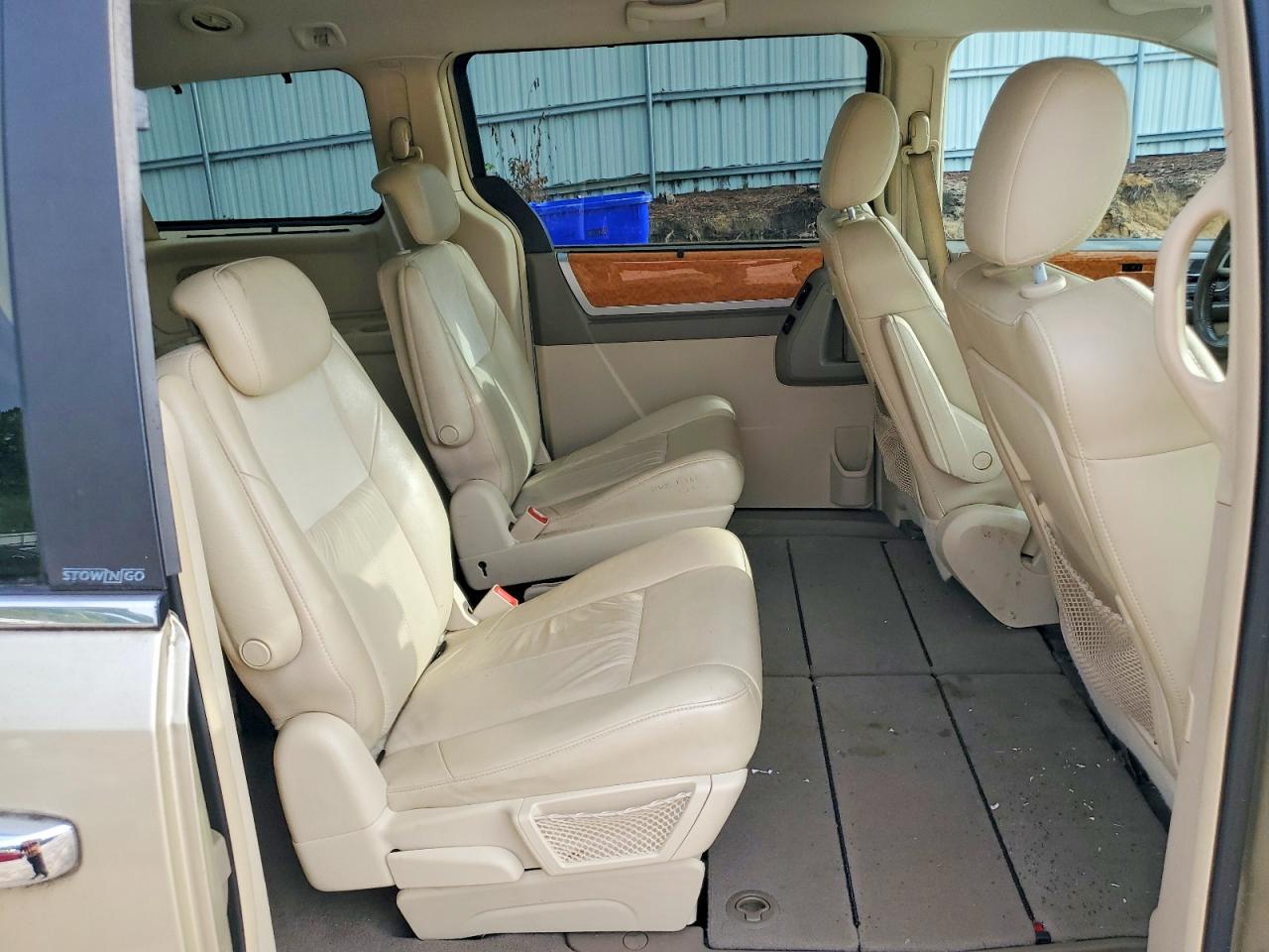 2010 CHRYSLER MINIVAN
