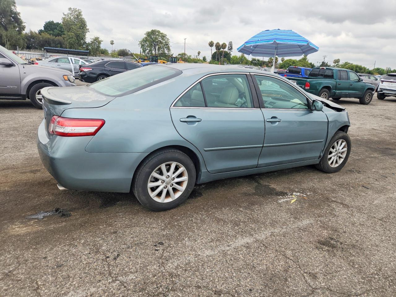 2011 TOYOTA CAMRY