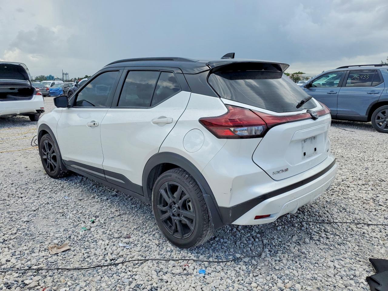 2023 NISSAN KICKS