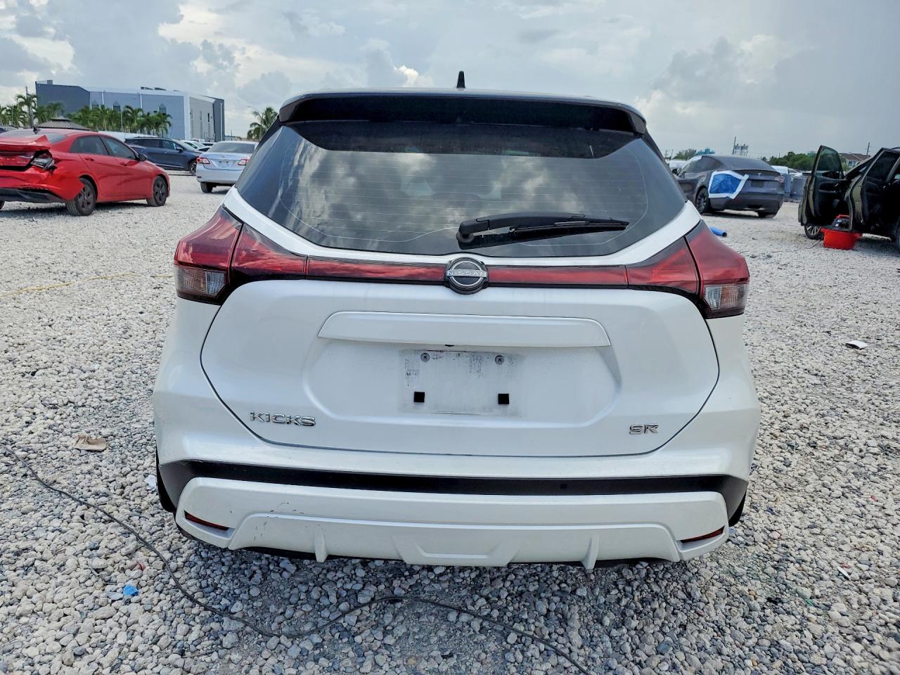 2023 NISSAN KICKS