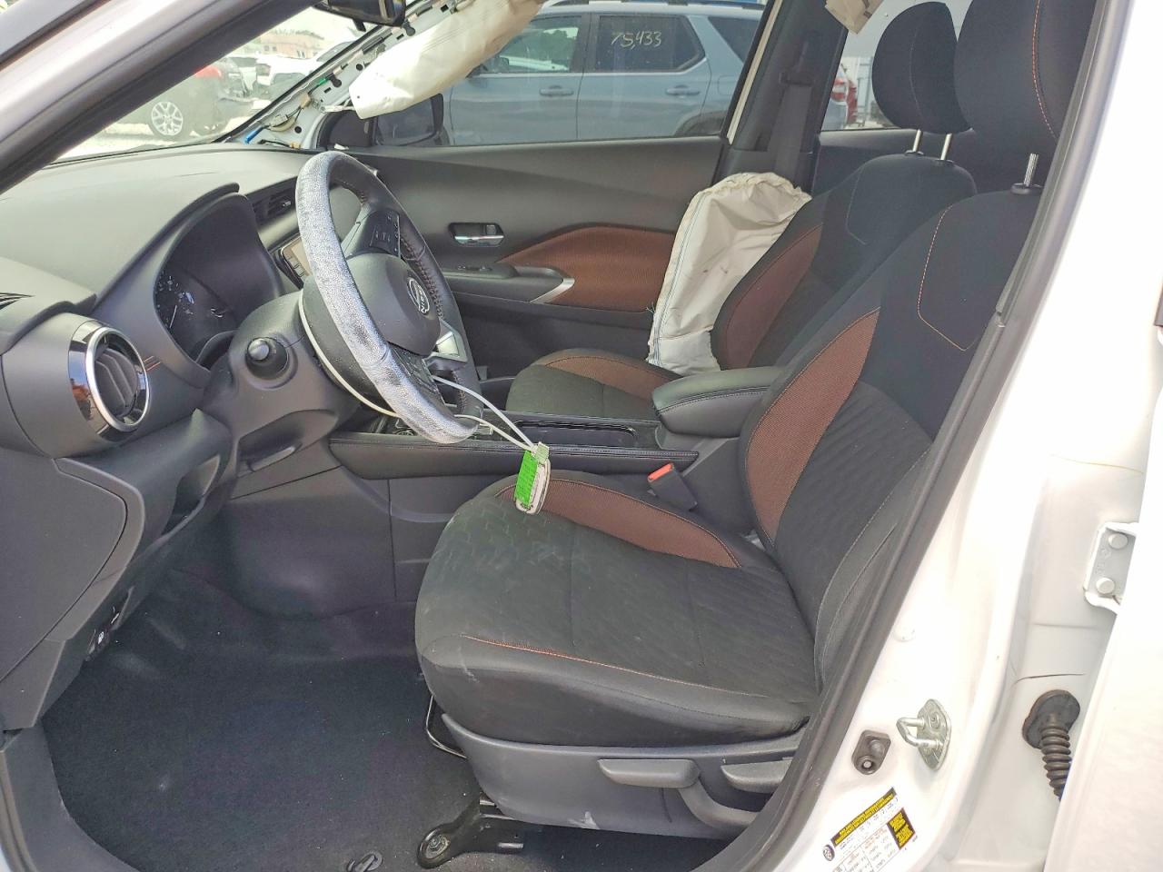 2023 NISSAN KICKS