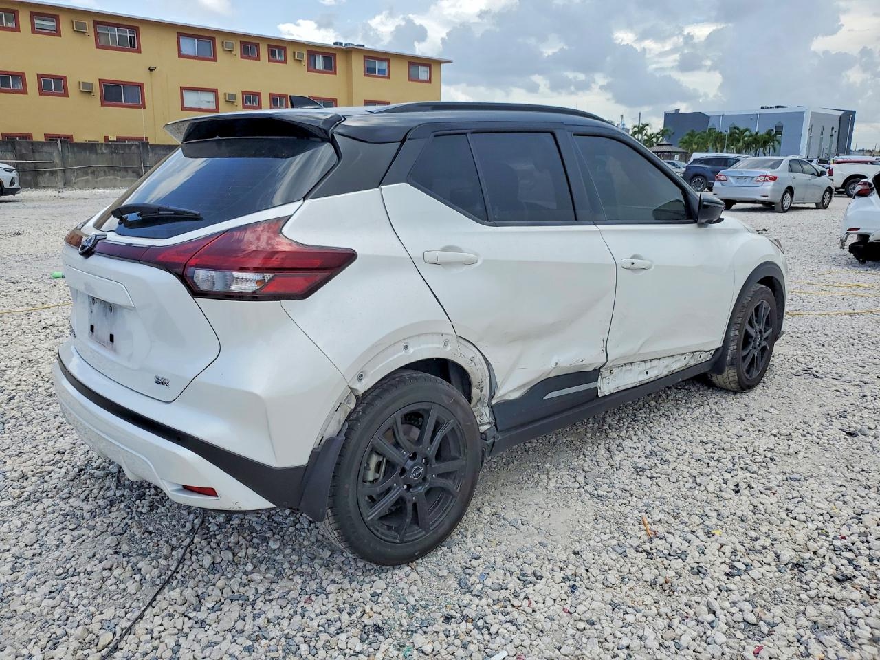 2023 NISSAN KICKS
