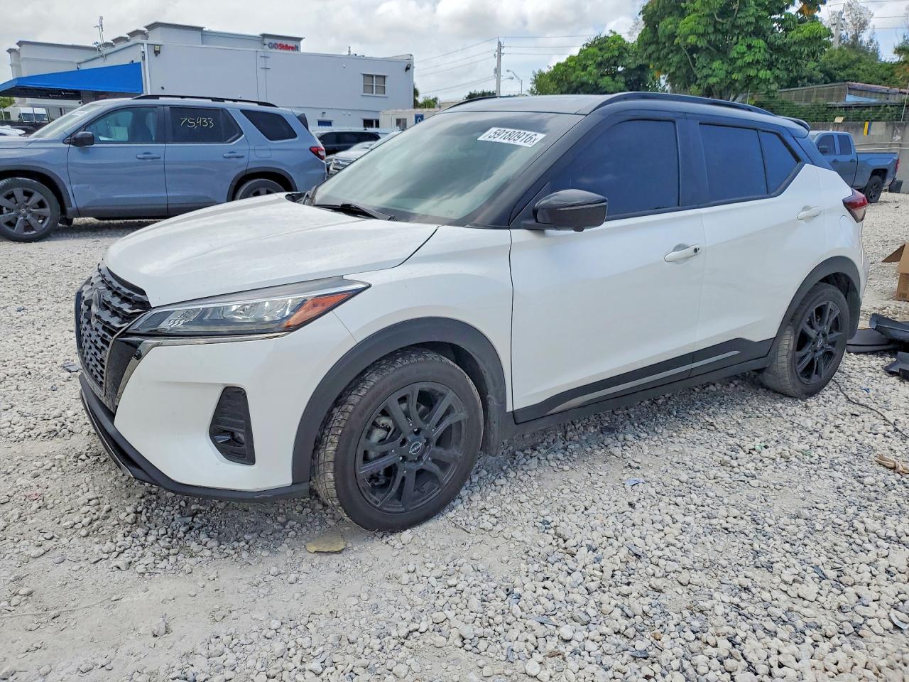 2023 NISSAN KICKS