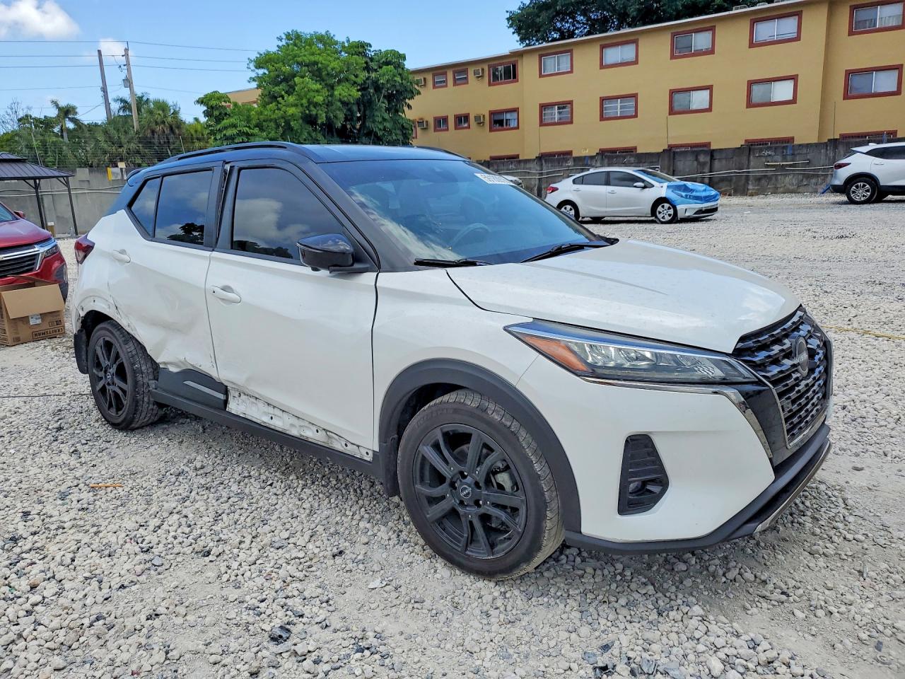 2023 NISSAN KICKS