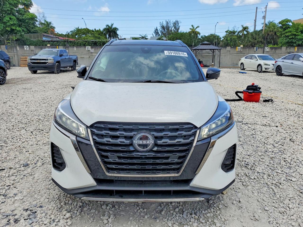 2023 NISSAN KICKS