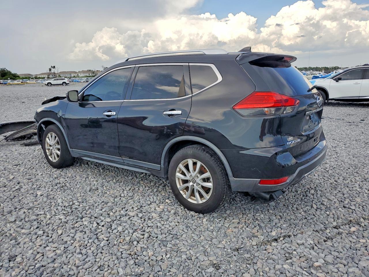 2017 NISSAN ROGUE