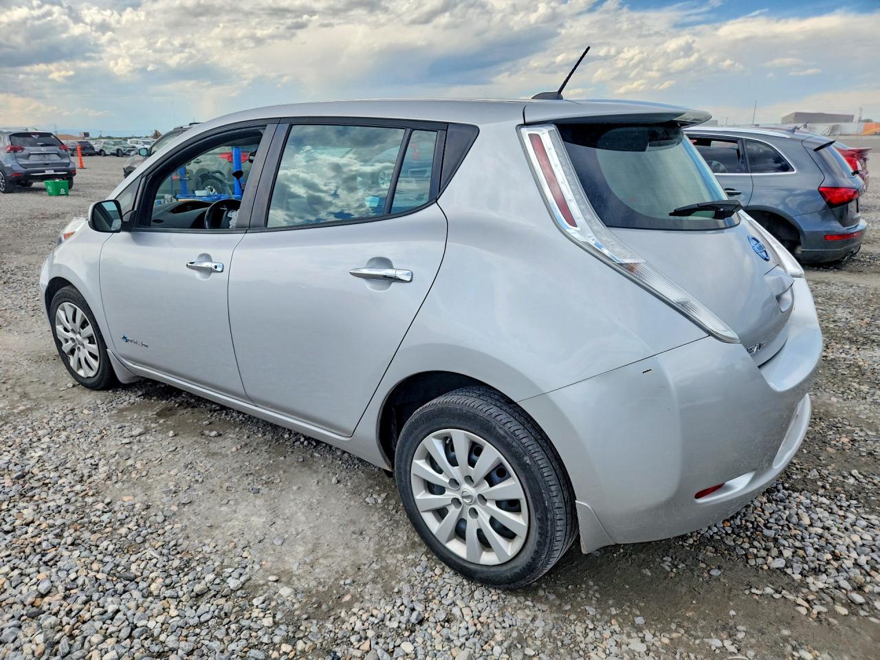 2015 NISSAN LEAF