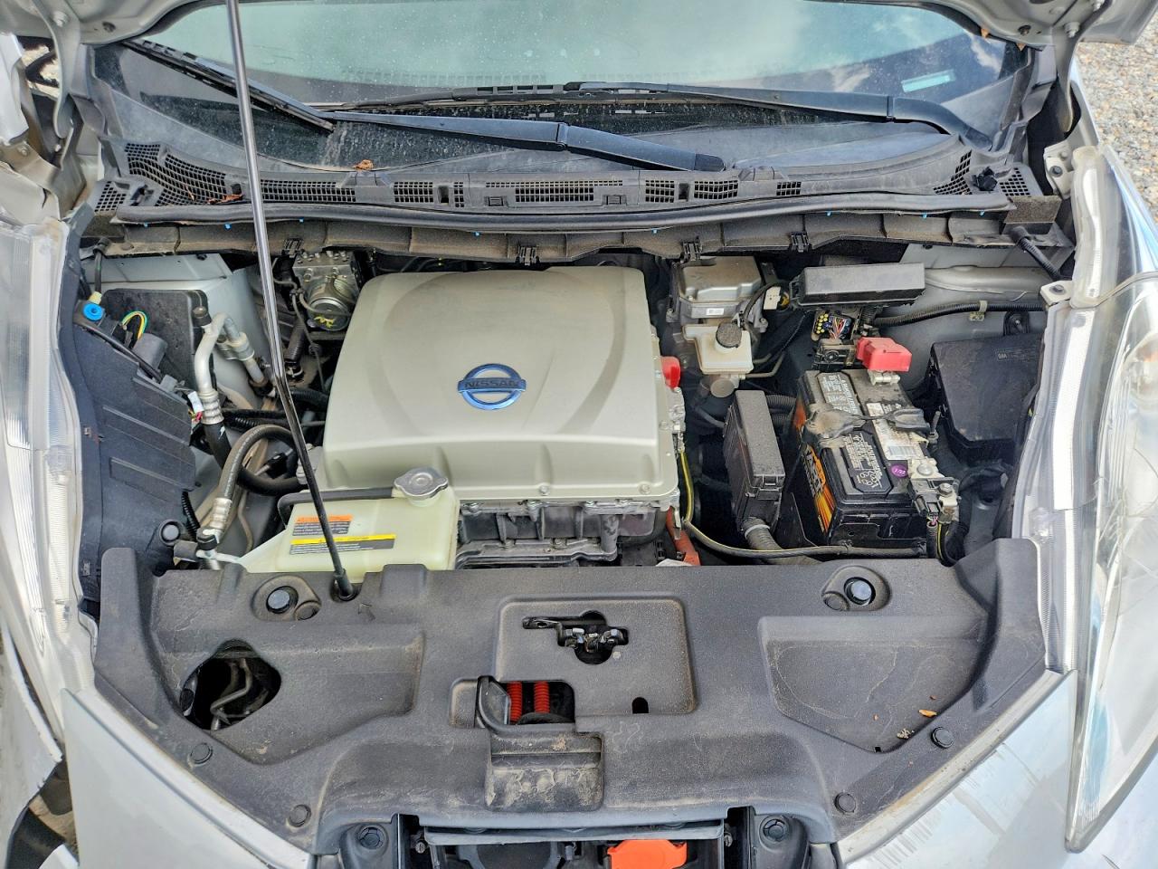 2015 NISSAN LEAF