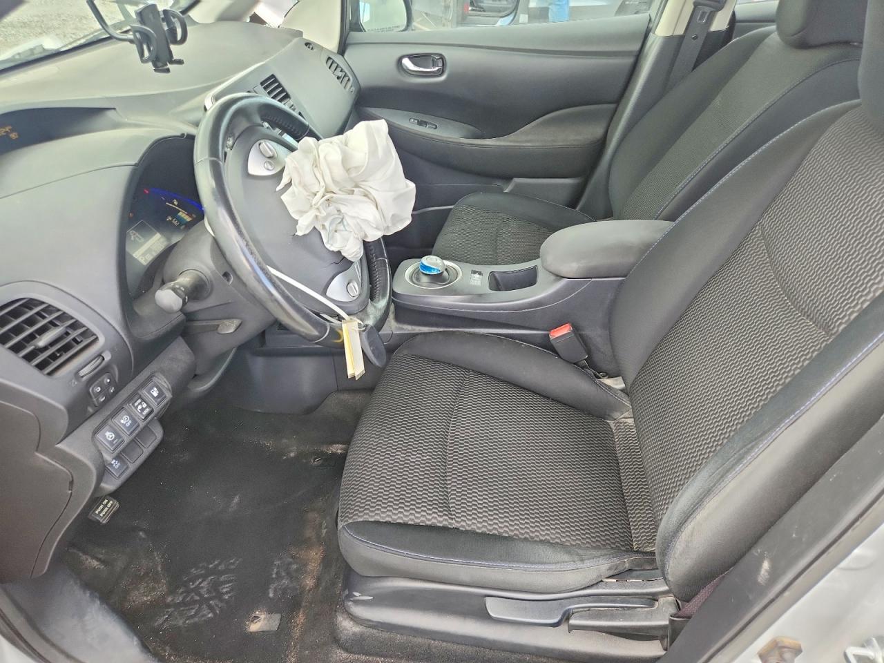 2015 NISSAN LEAF