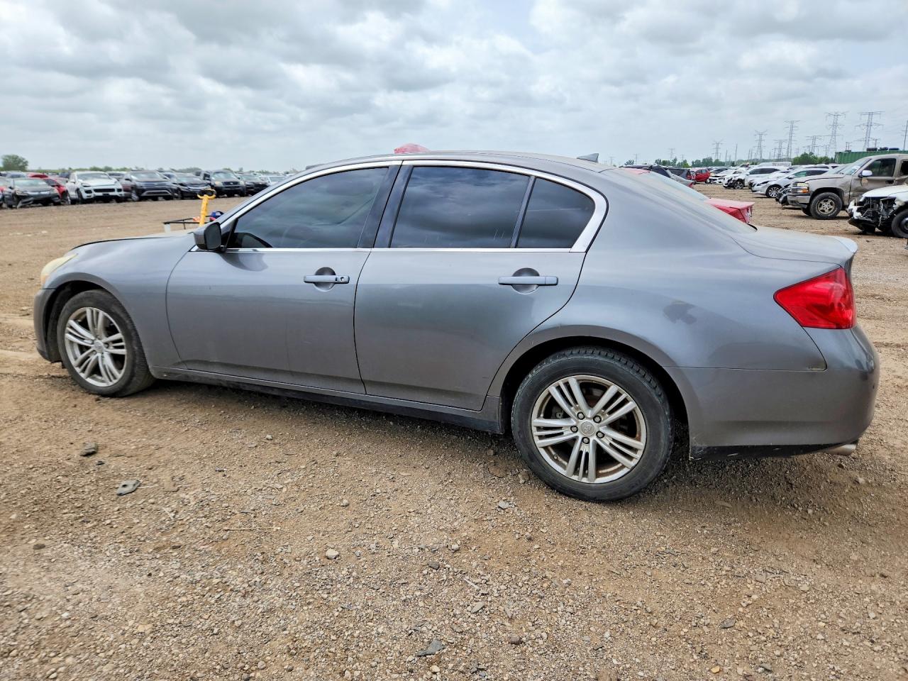 2013 INFINITI G37