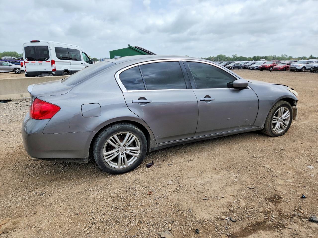 2013 INFINITI G37