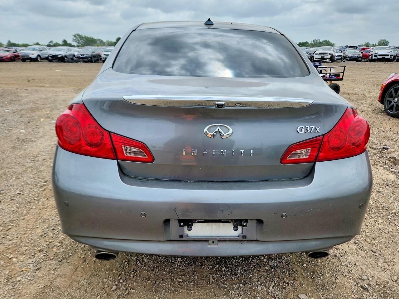 2013 INFINITI G37