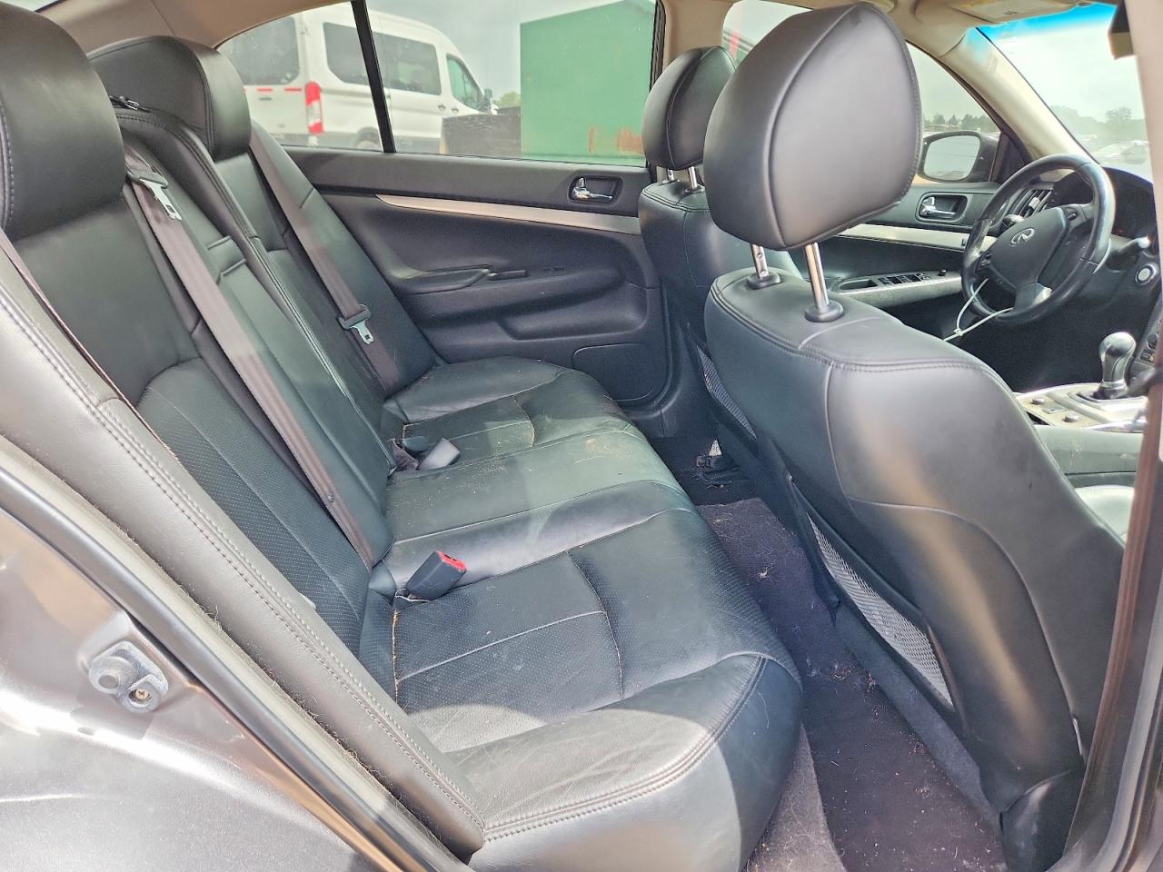 2013 INFINITI G37
