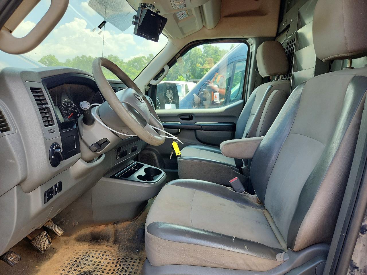 2015 NISSAN NV