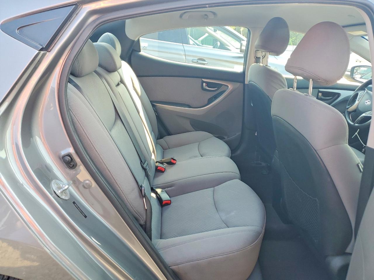 2012 HYUNDAI ELANTRA