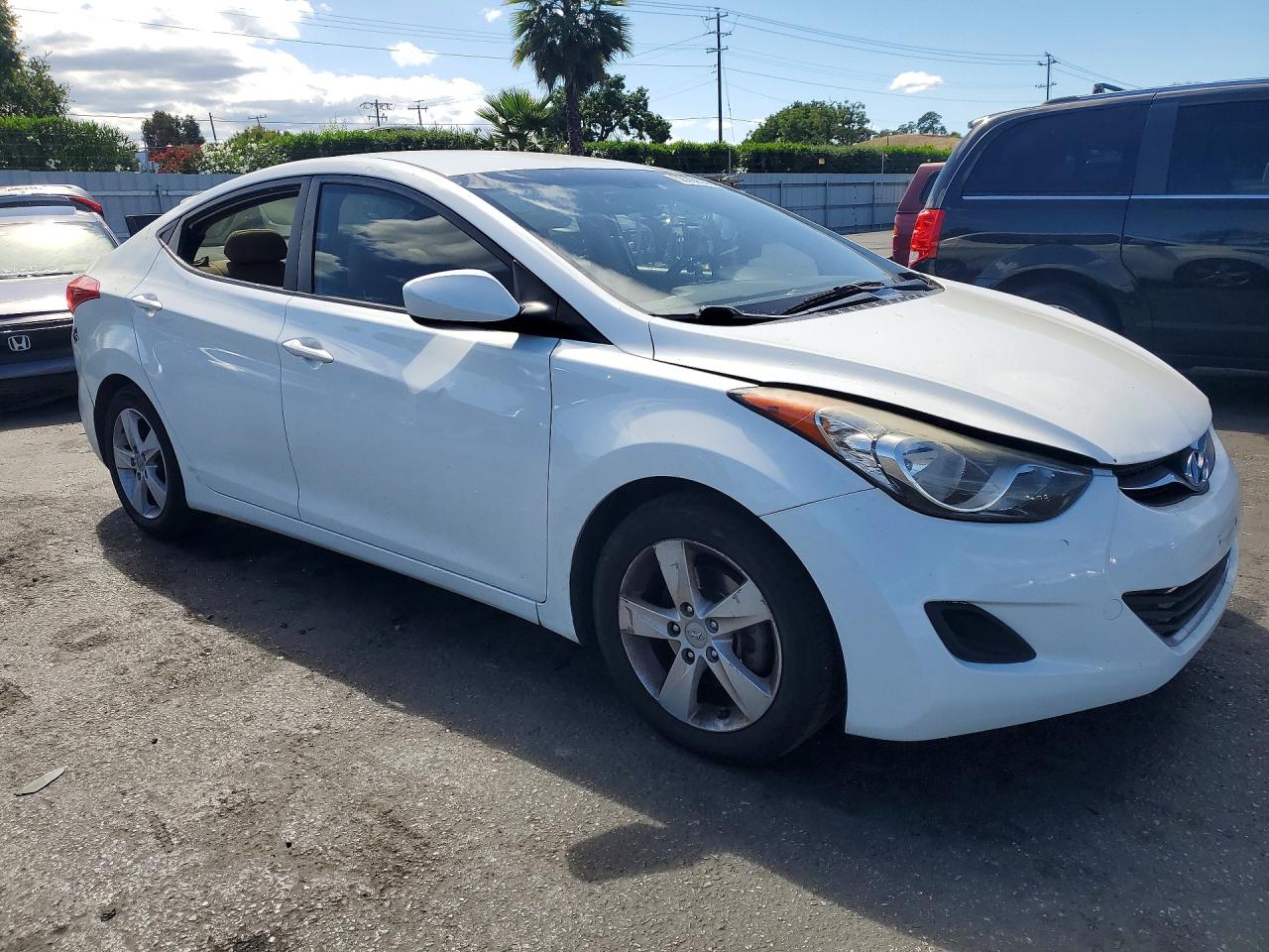 2013 HYUNDAI ELANTRA