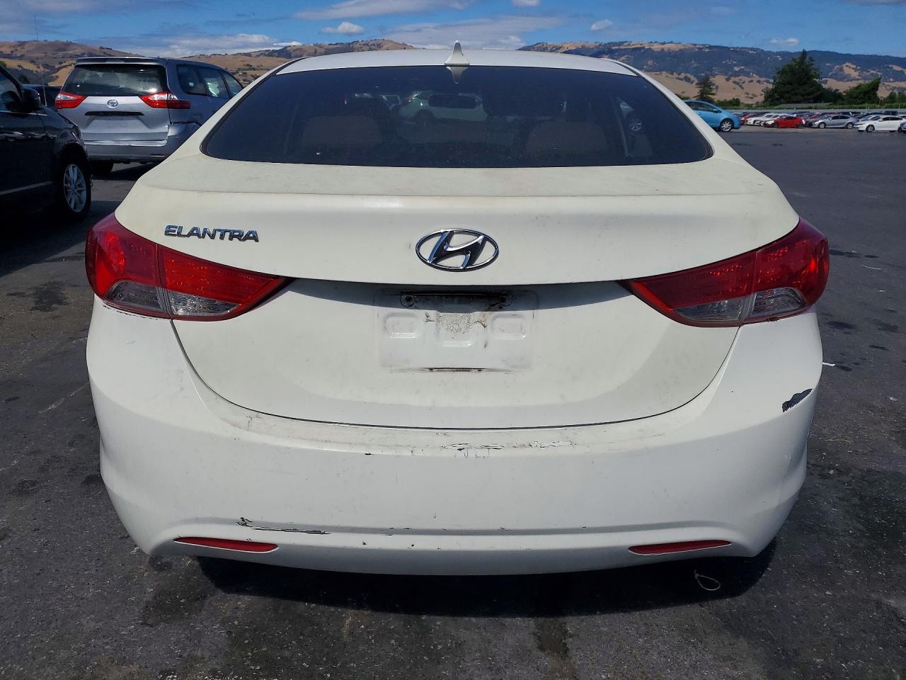 2013 HYUNDAI ELANTRA