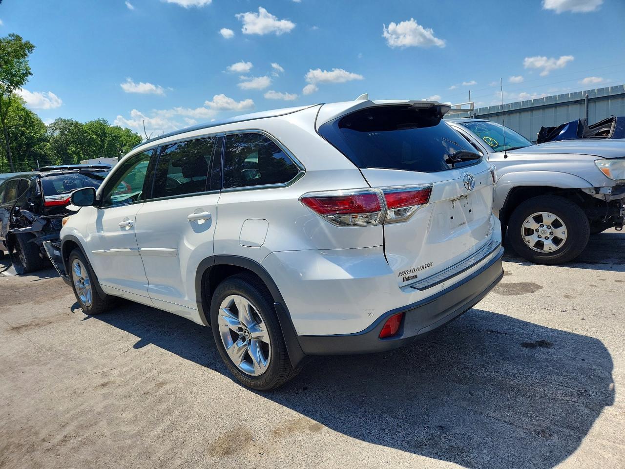 2016 TOYOTA HIGHLANDER