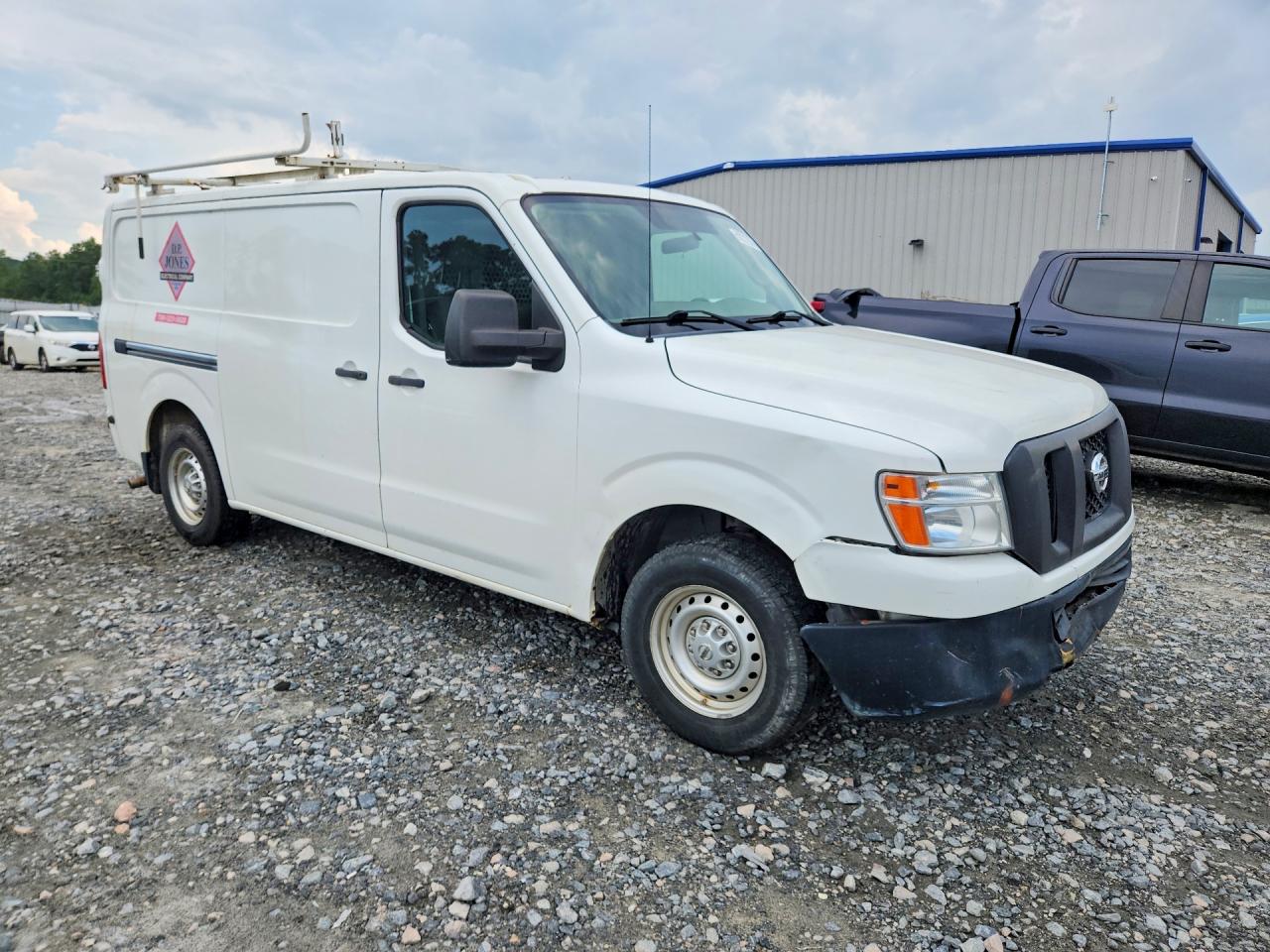 2016 NISSAN NV