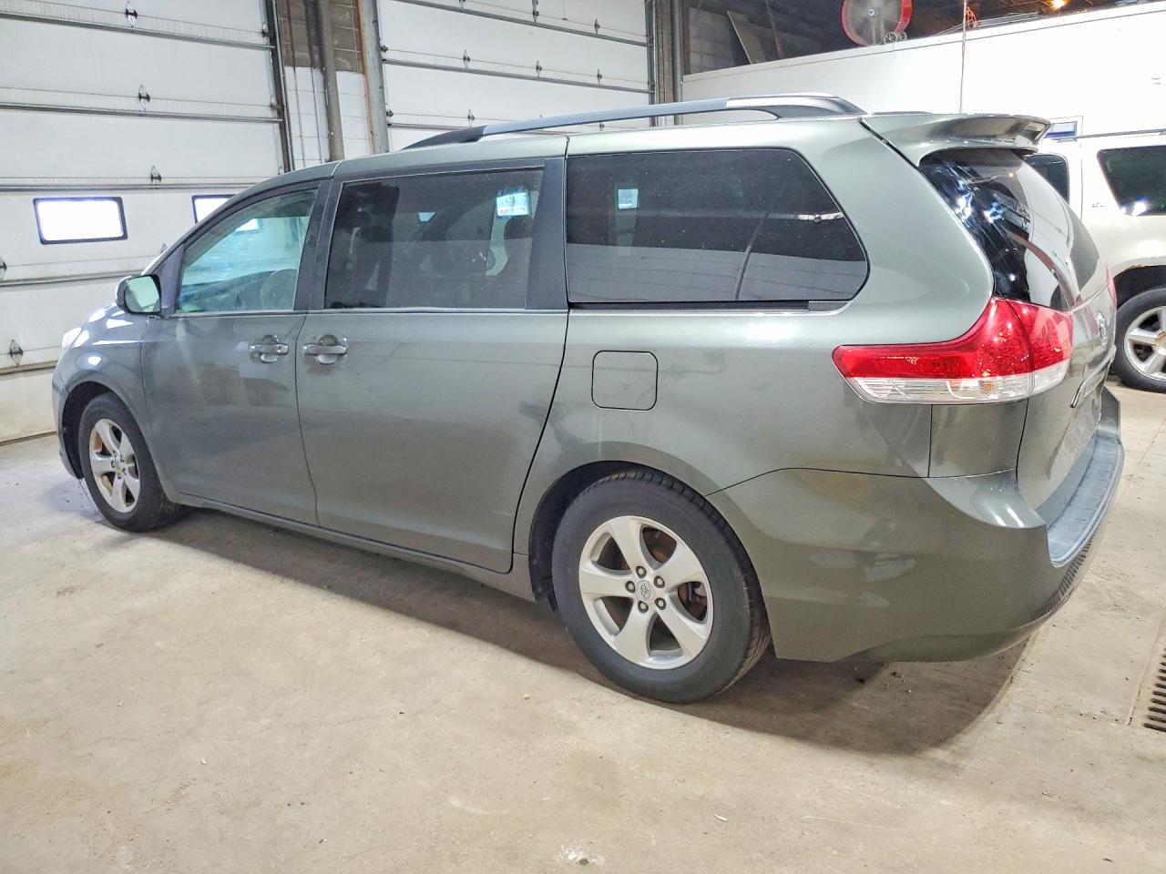 2012 TOYOTA SIENNA