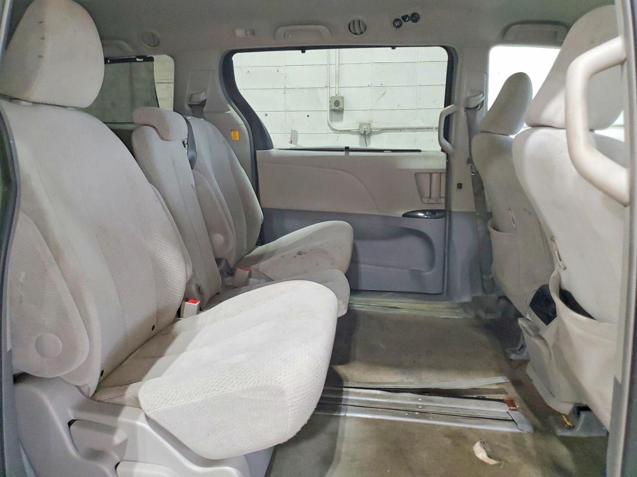 2012 TOYOTA SIENNA