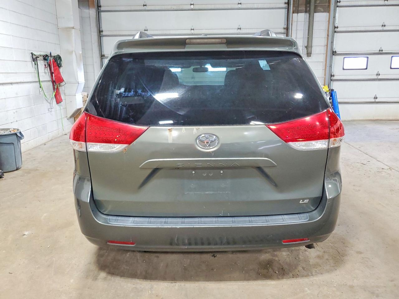 2012 TOYOTA SIENNA