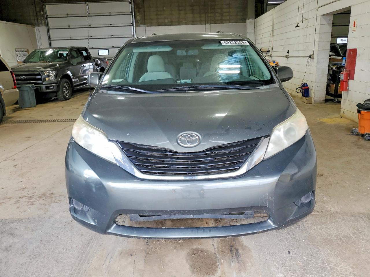 2012 TOYOTA SIENNA