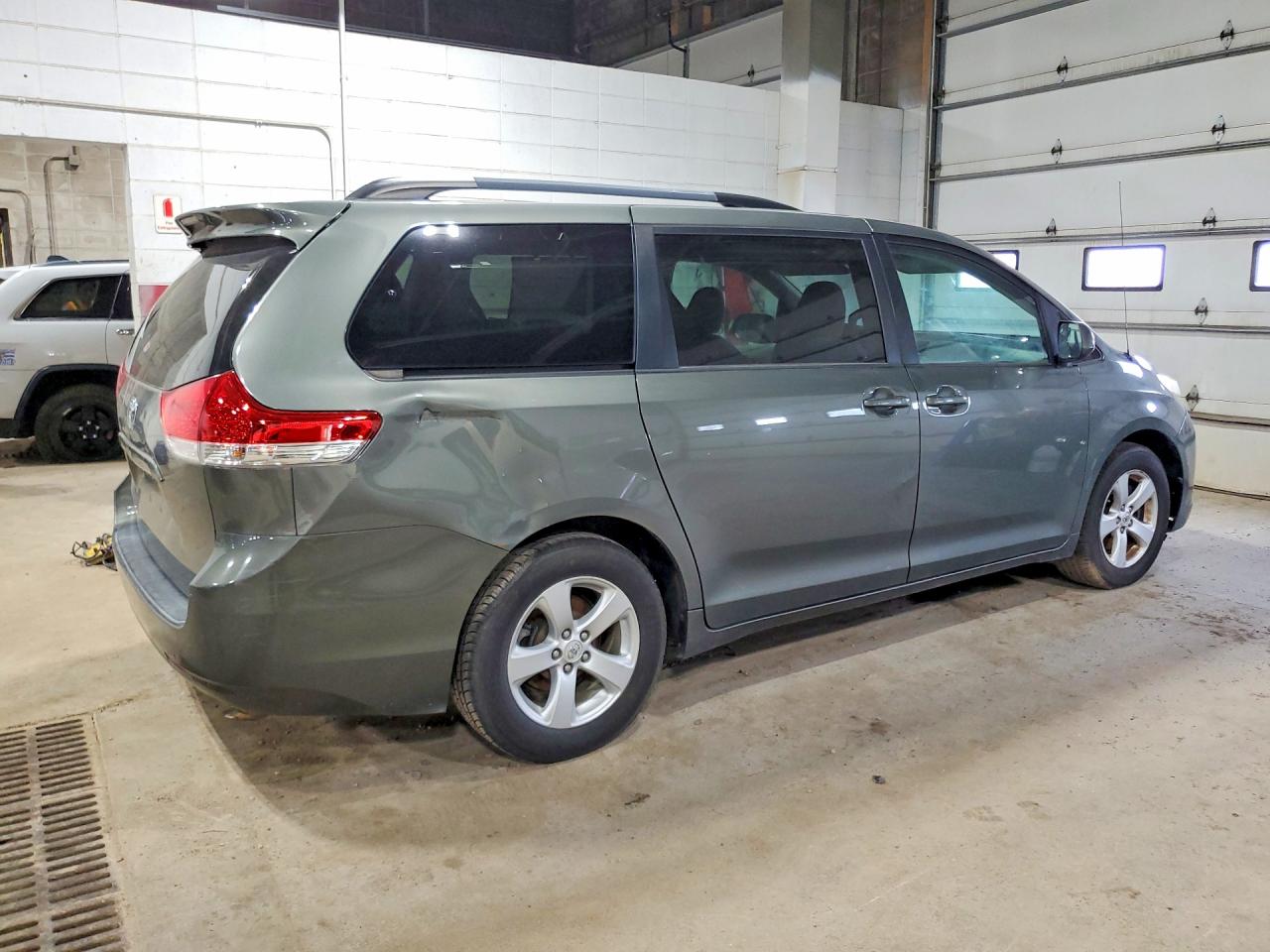 2012 TOYOTA SIENNA