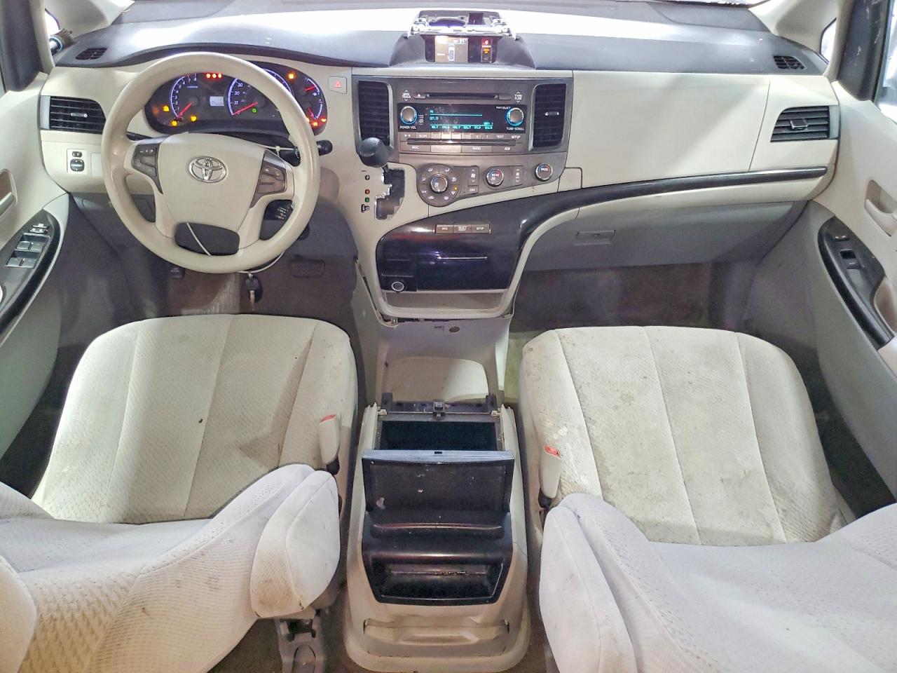 2012 TOYOTA SIENNA