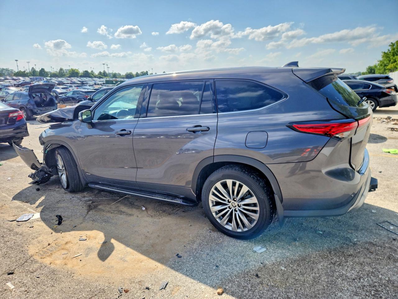 2022 TOYOTA HIGHLANDER