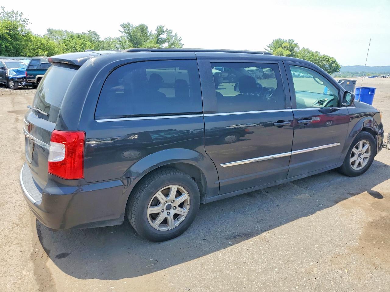 2011 CHRYSLER MINIVAN