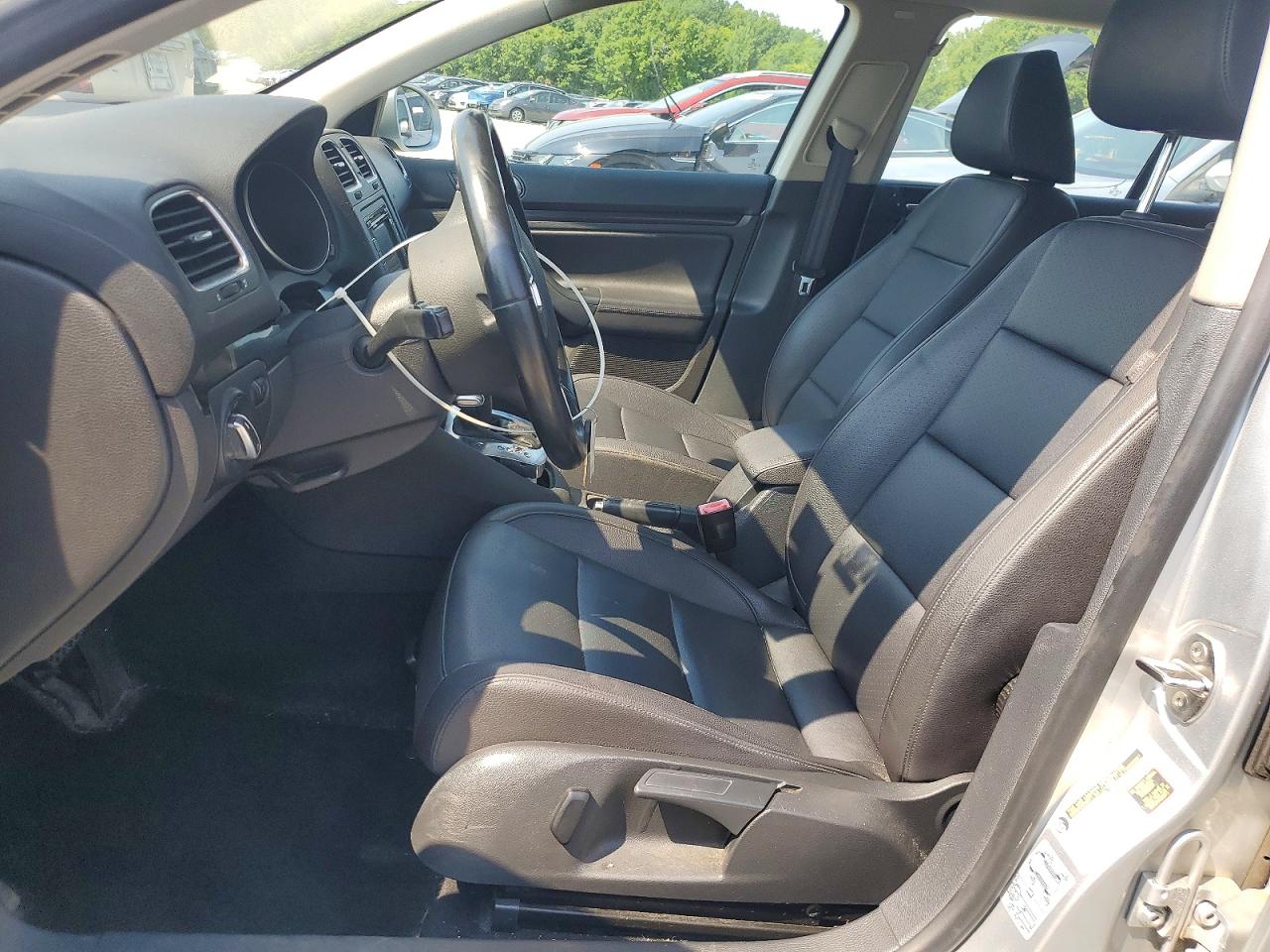 2011 VOLKSWAGEN JETTA