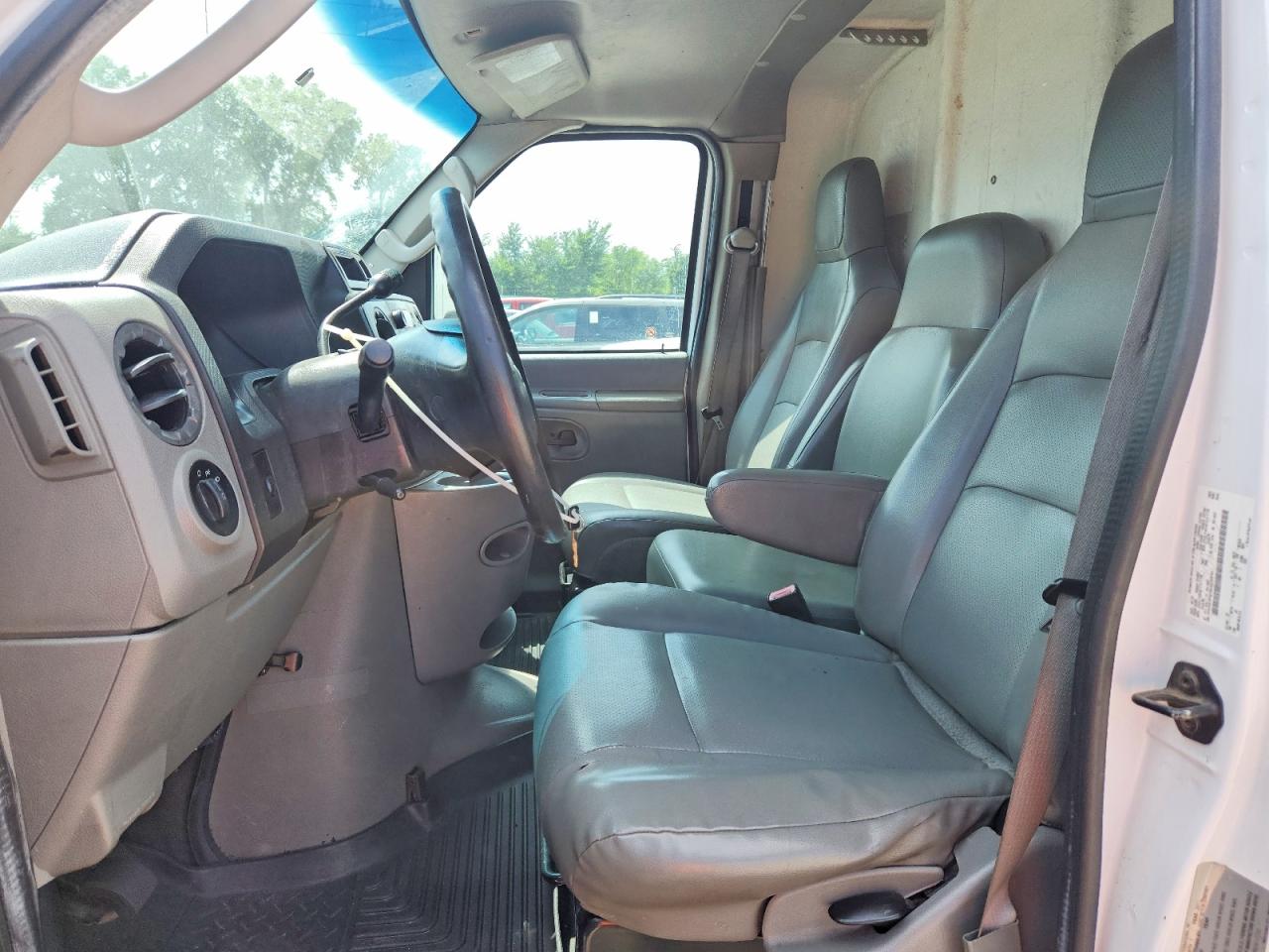 2011 FORD E 450
