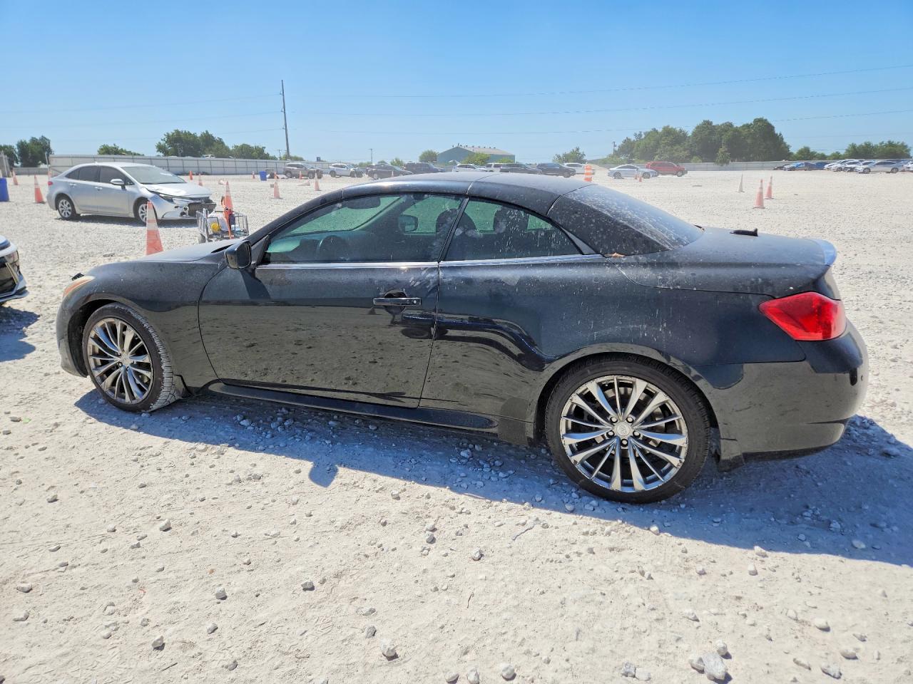 2013 INFINITI G37