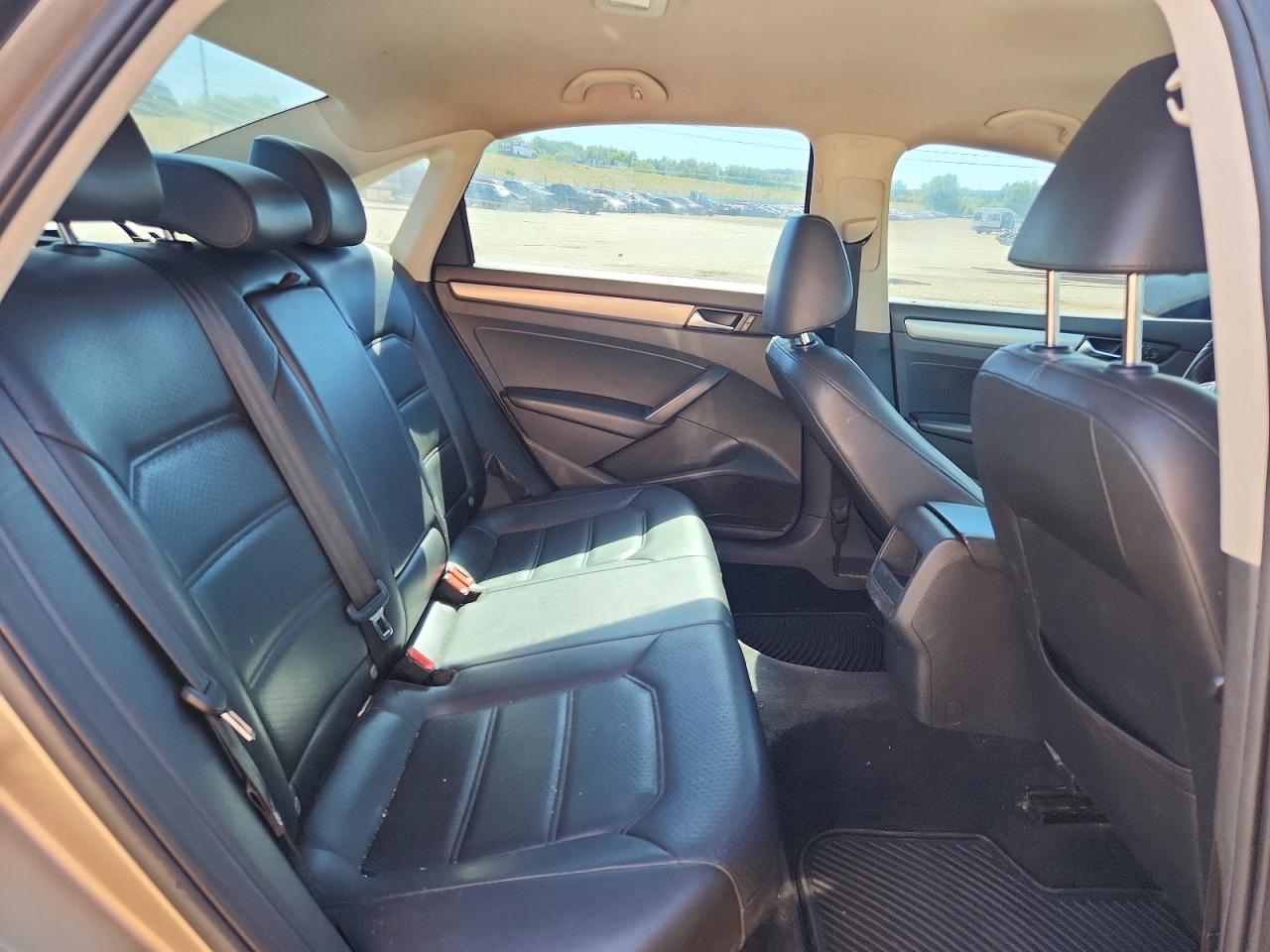 2015 VOLKSWAGEN PASSAT