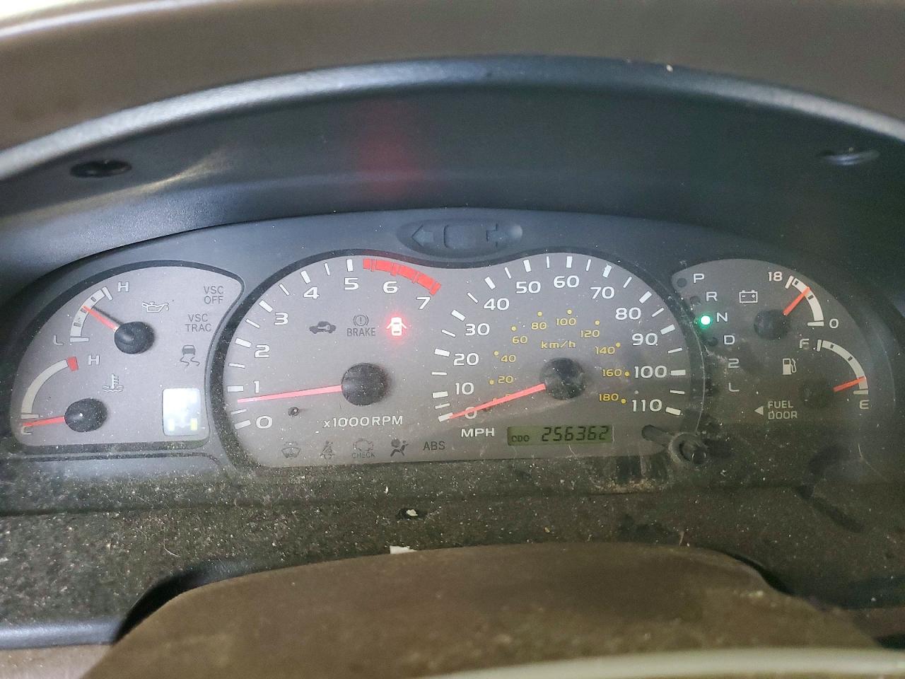 2004 TOYOTA SEQUOIA
