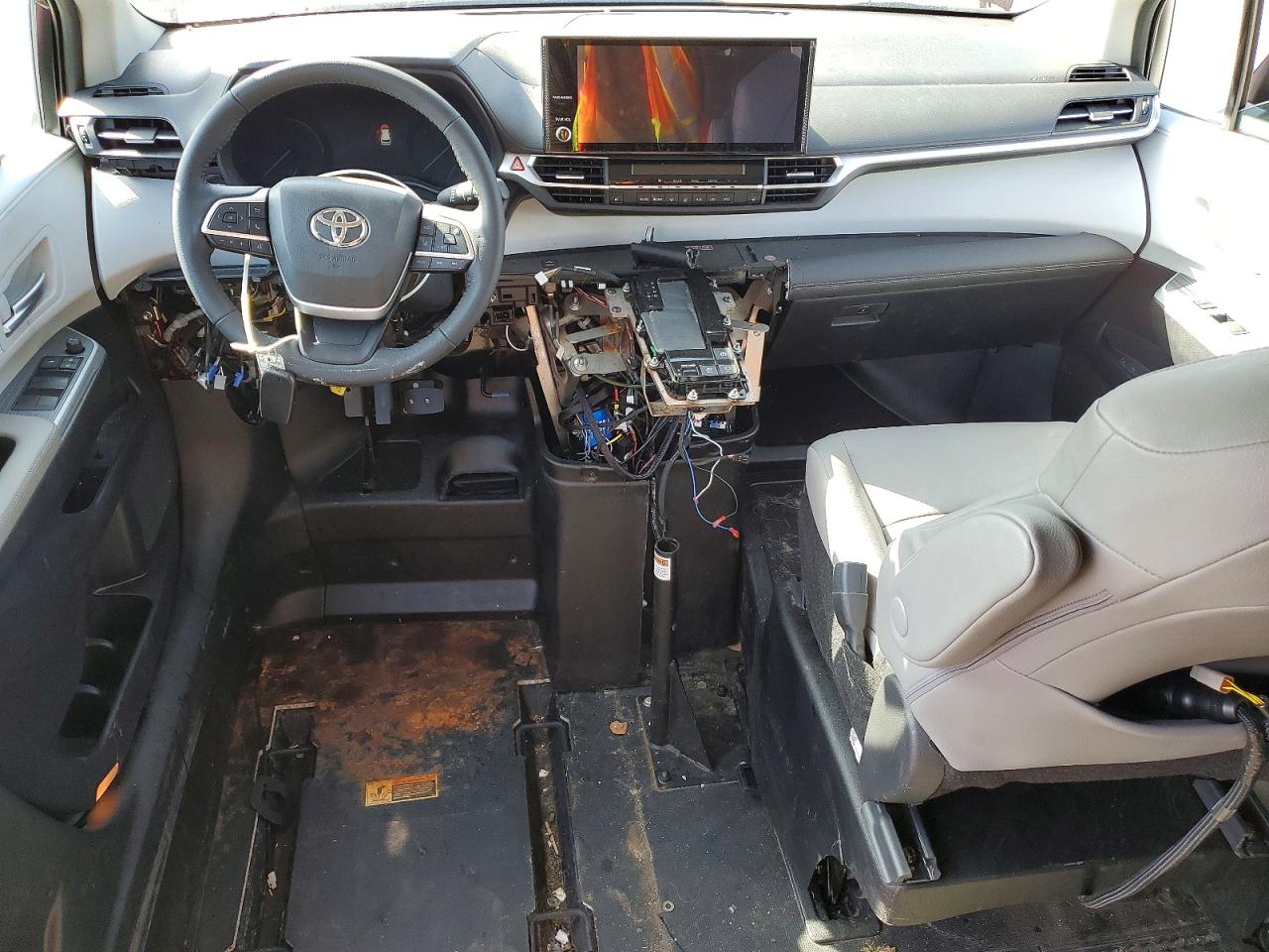 2025 TOYOTA SIENNA