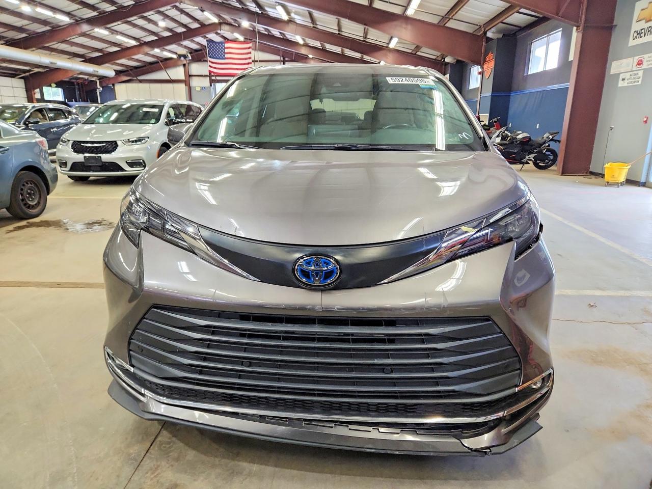 2024 TOYOTA SIENNA
