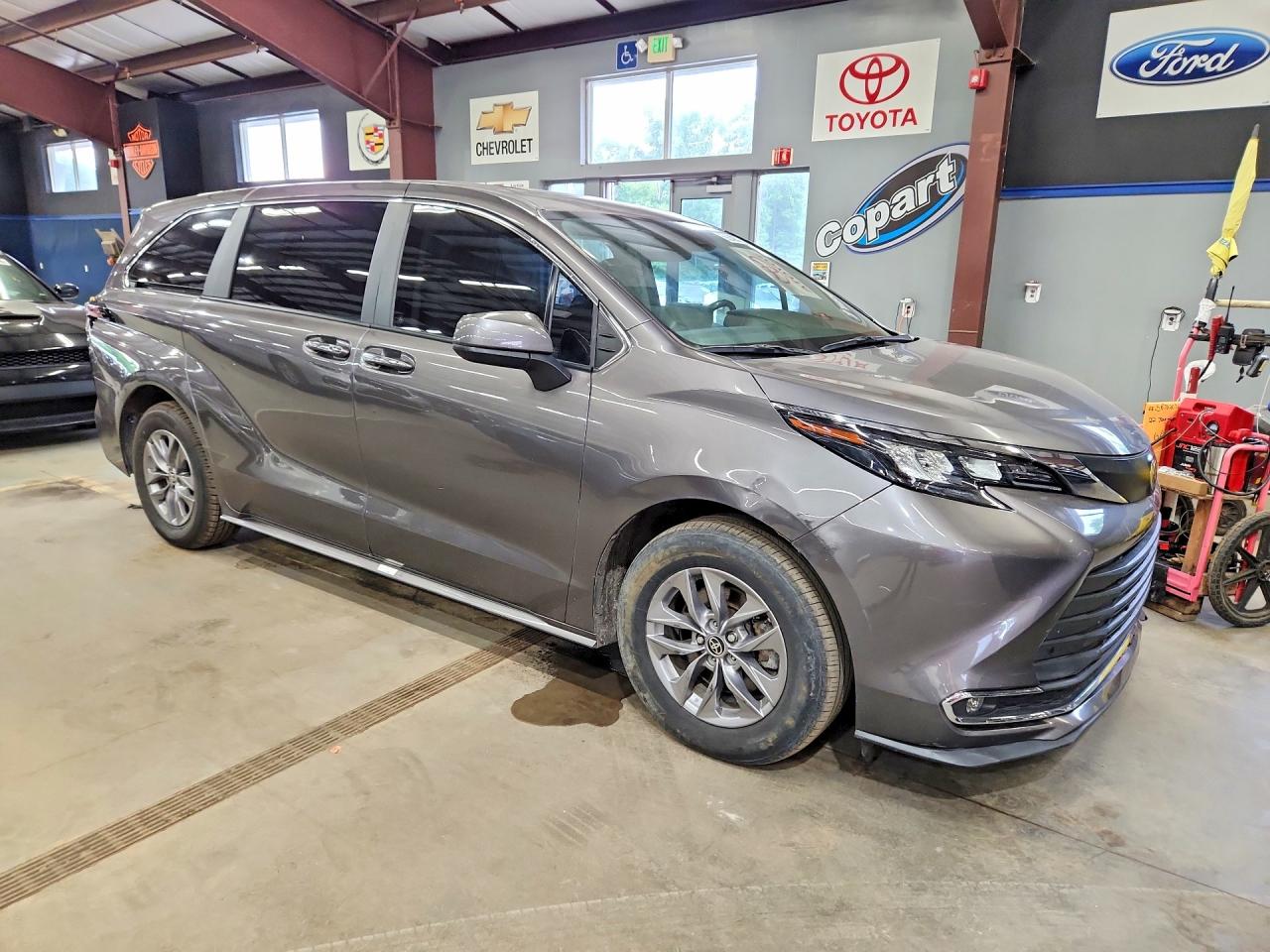 2024 TOYOTA SIENNA