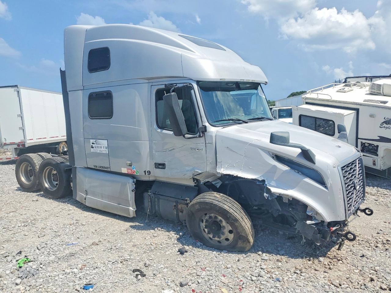 2020 VOLVO VN
