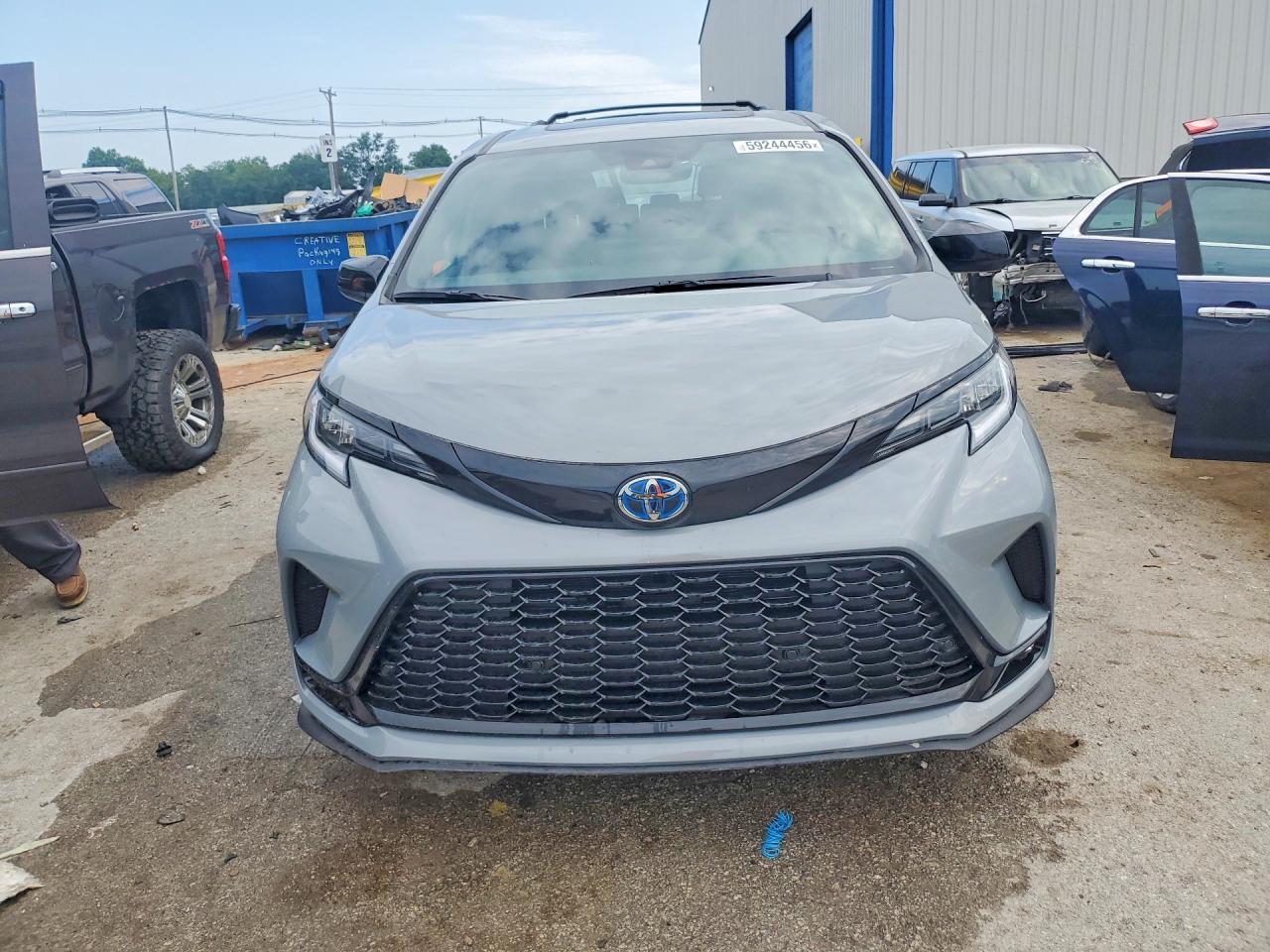 2025 TOYOTA SIENNA