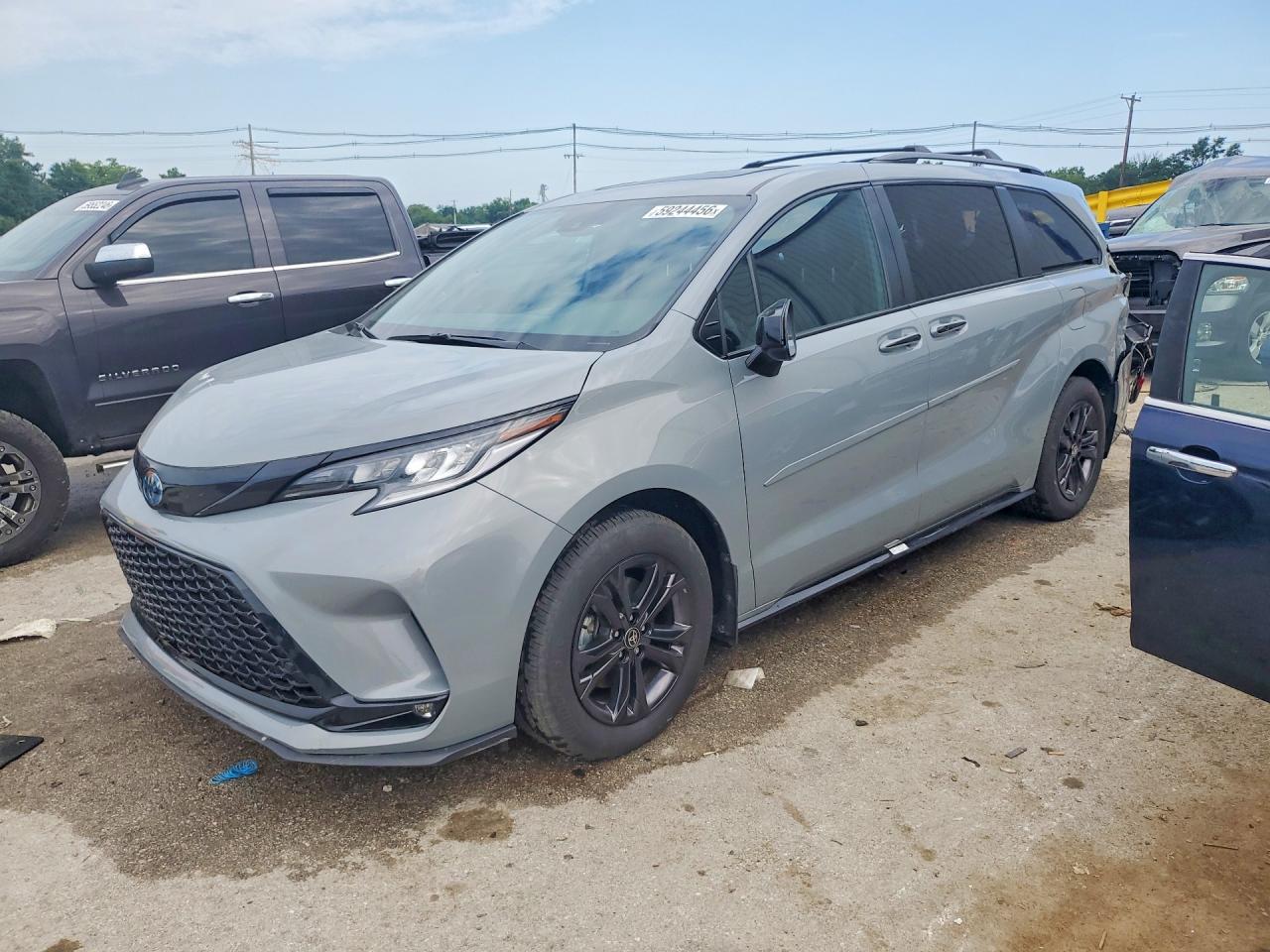 2025 TOYOTA SIENNA