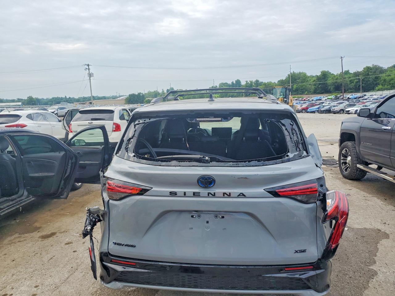 2025 TOYOTA SIENNA