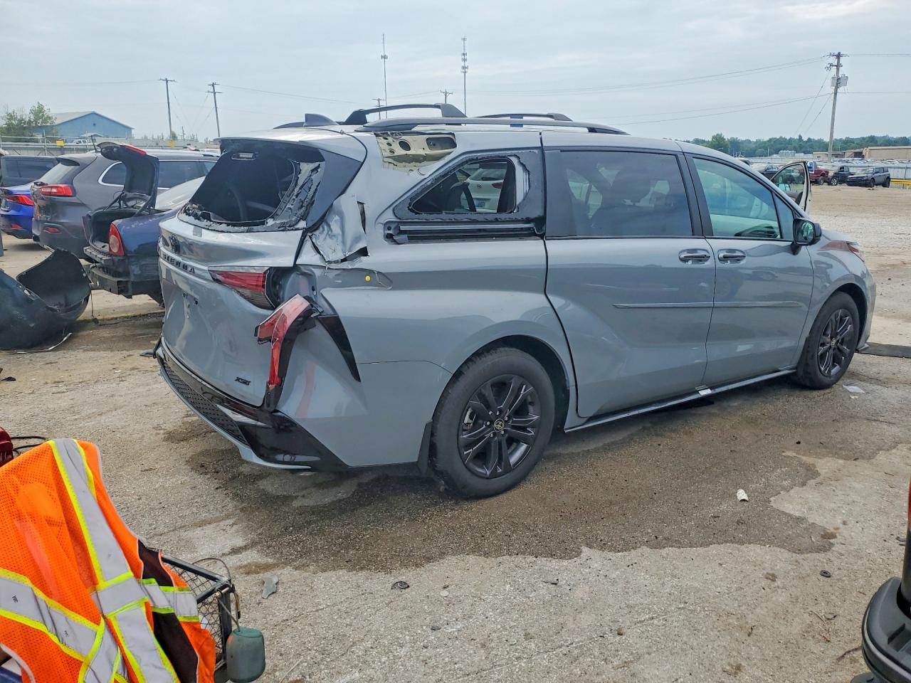 2025 TOYOTA SIENNA
