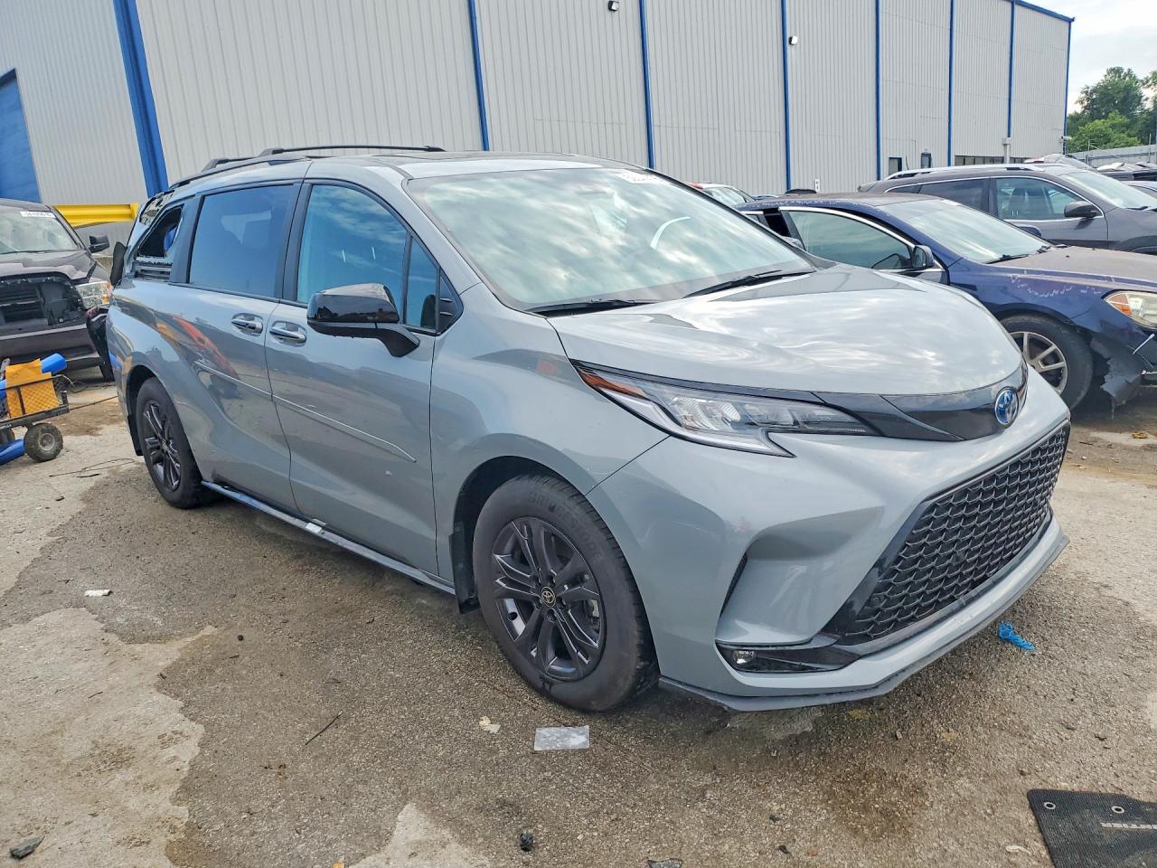2025 TOYOTA SIENNA