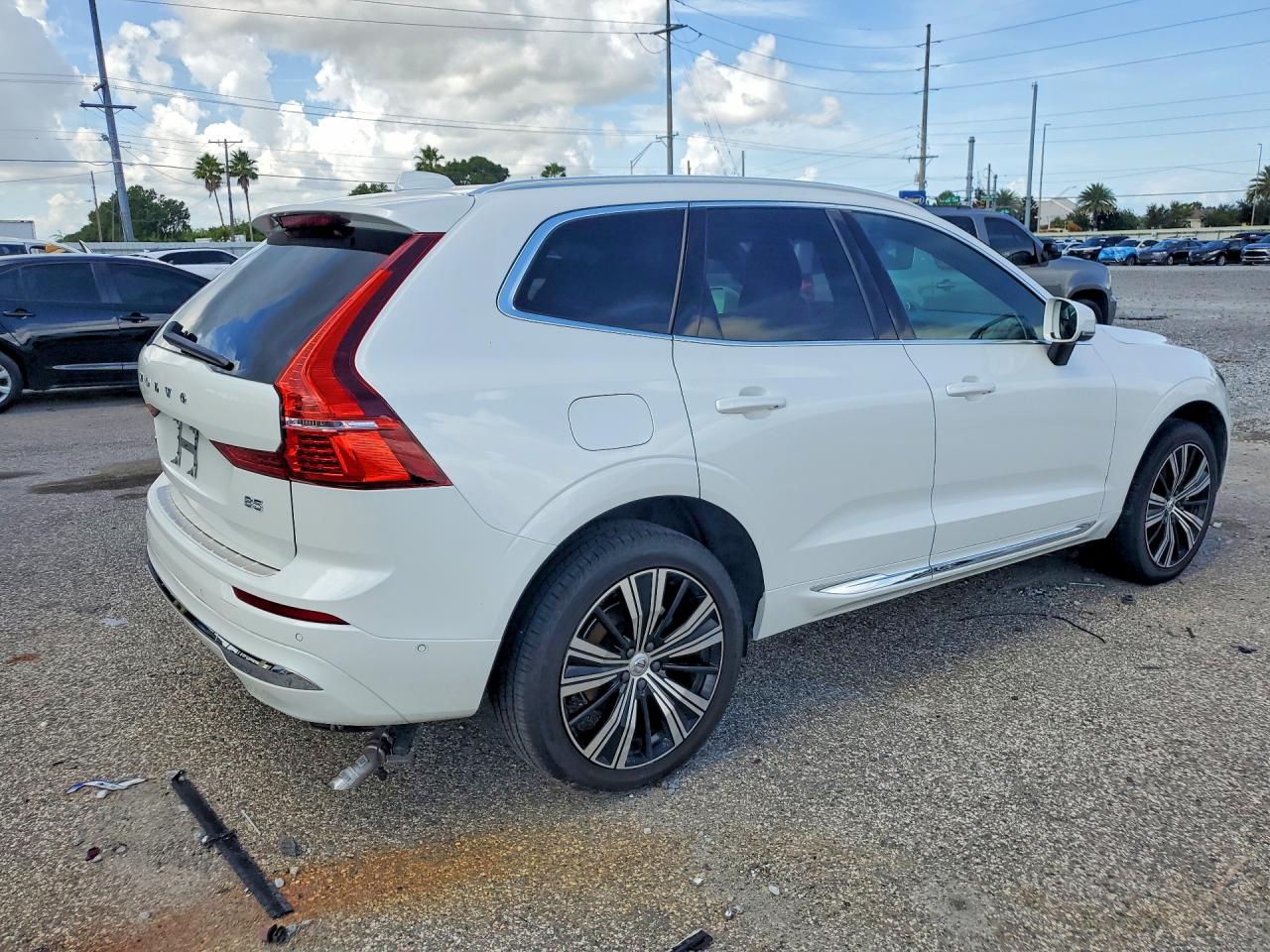 2022 VOLVO XC60