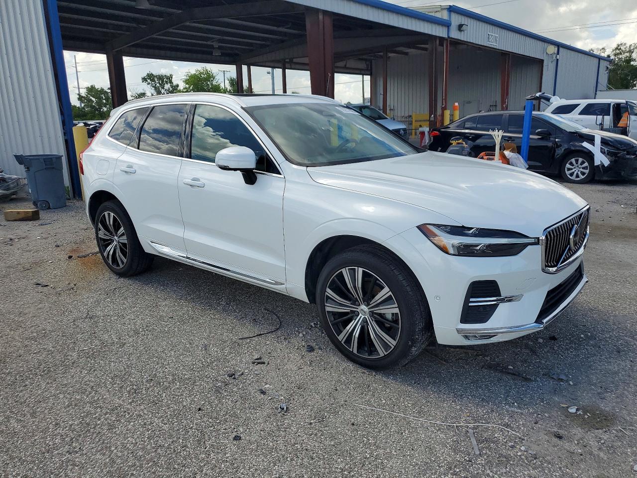 2022 VOLVO XC60